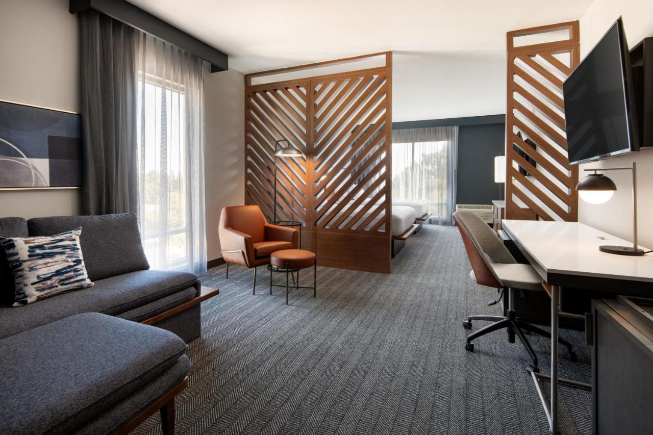Courtyard By Marriott Fresno Clovis Hotel Buitenkant foto