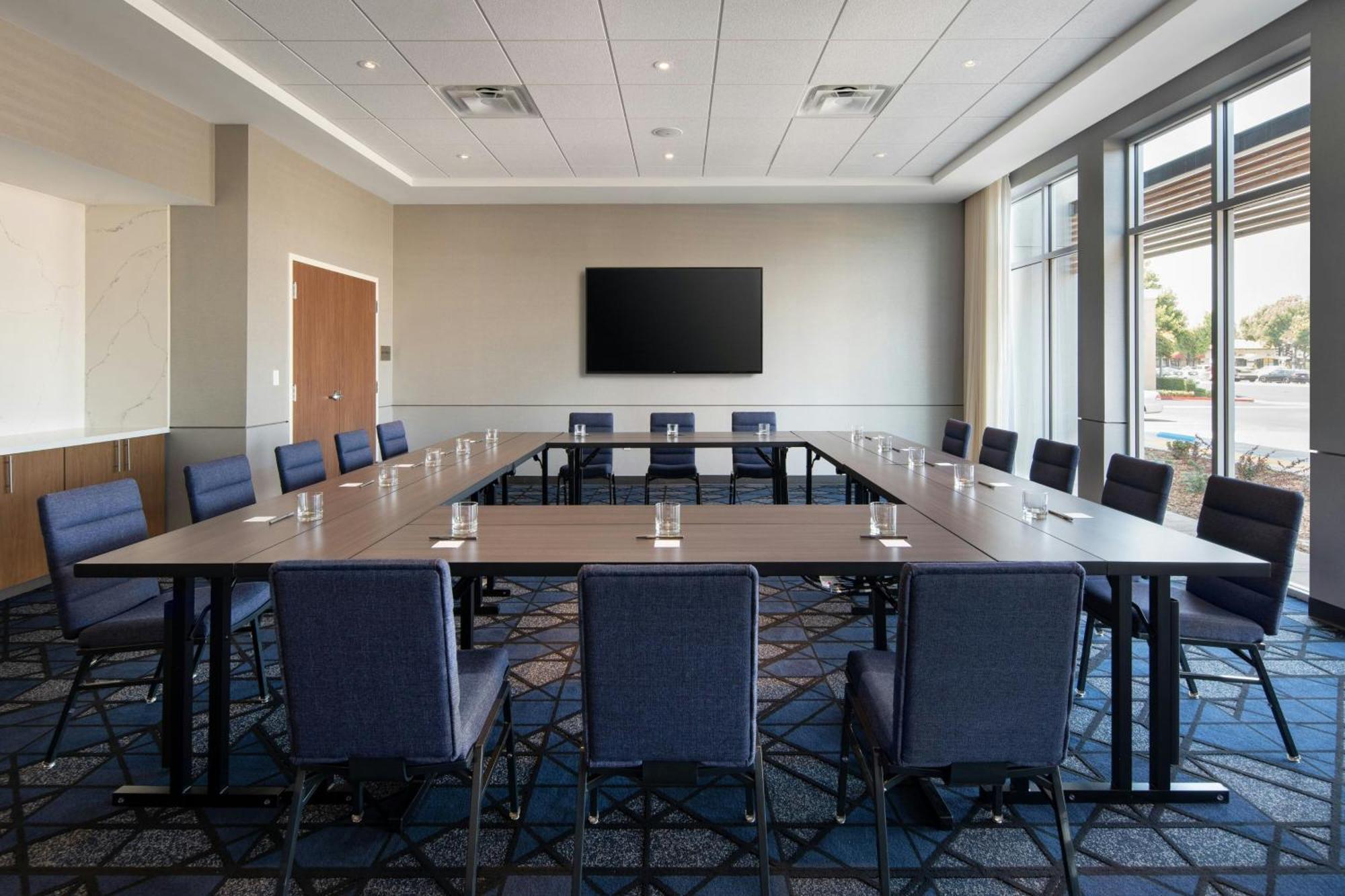 Courtyard By Marriott Fresno Clovis Hotel Buitenkant foto