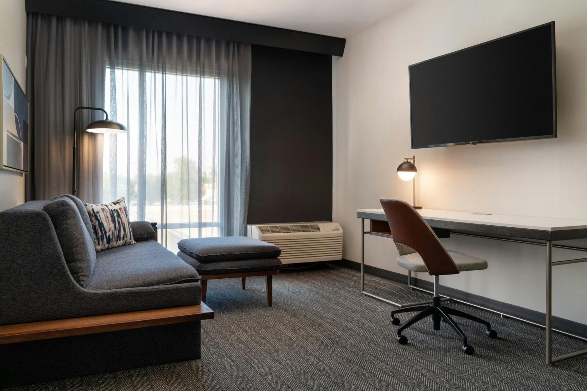 Courtyard By Marriott Fresno Clovis Hotel Buitenkant foto