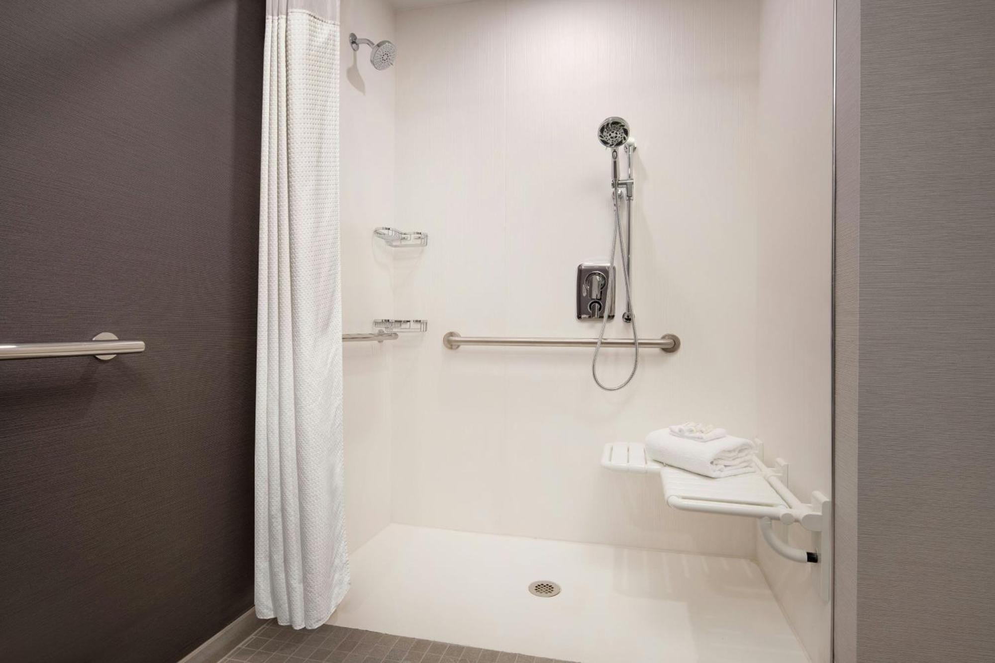 Courtyard By Marriott Fresno Clovis Hotel Buitenkant foto