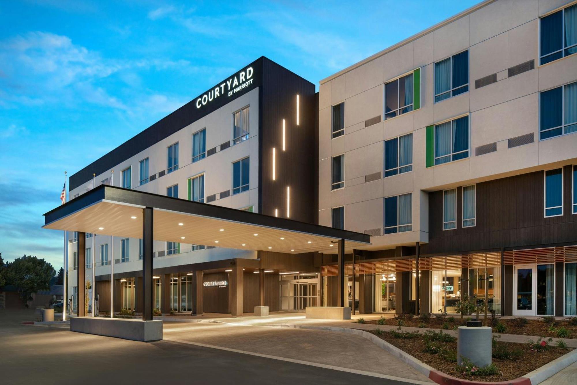 Courtyard By Marriott Fresno Clovis Hotel Buitenkant foto